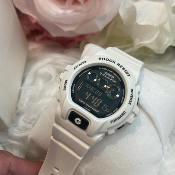 💖💖Excellent condition Baby-G watch